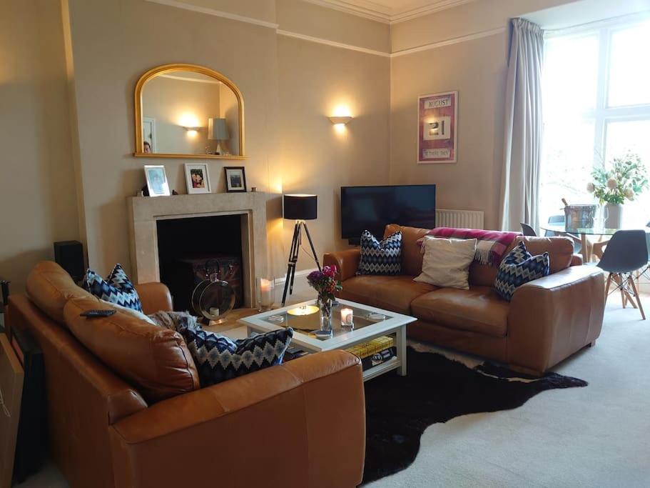 Luxury Apartment Cheltenham Bagian luar foto
